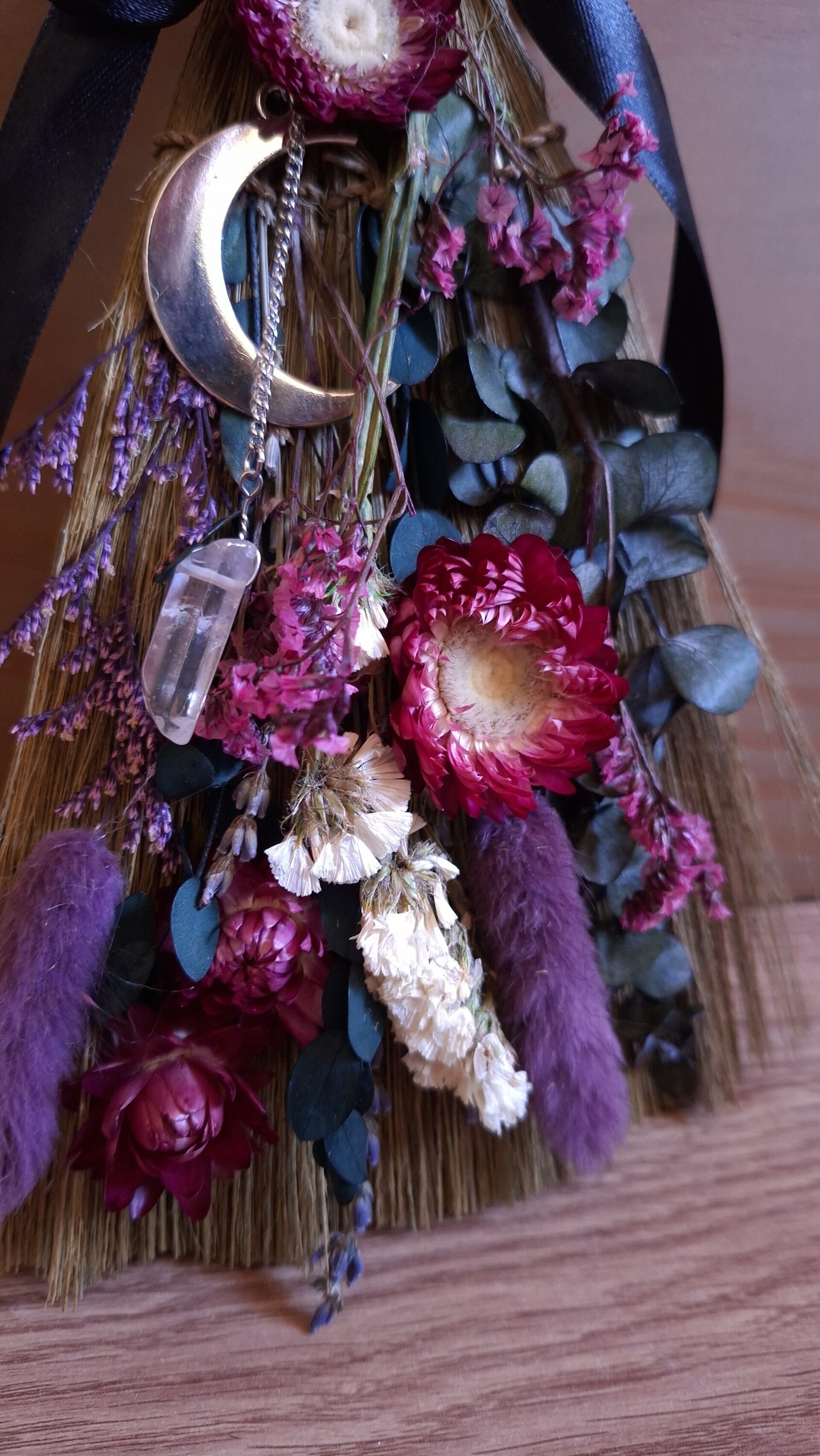 Escoba Morada con Hierba de Pampa - 2