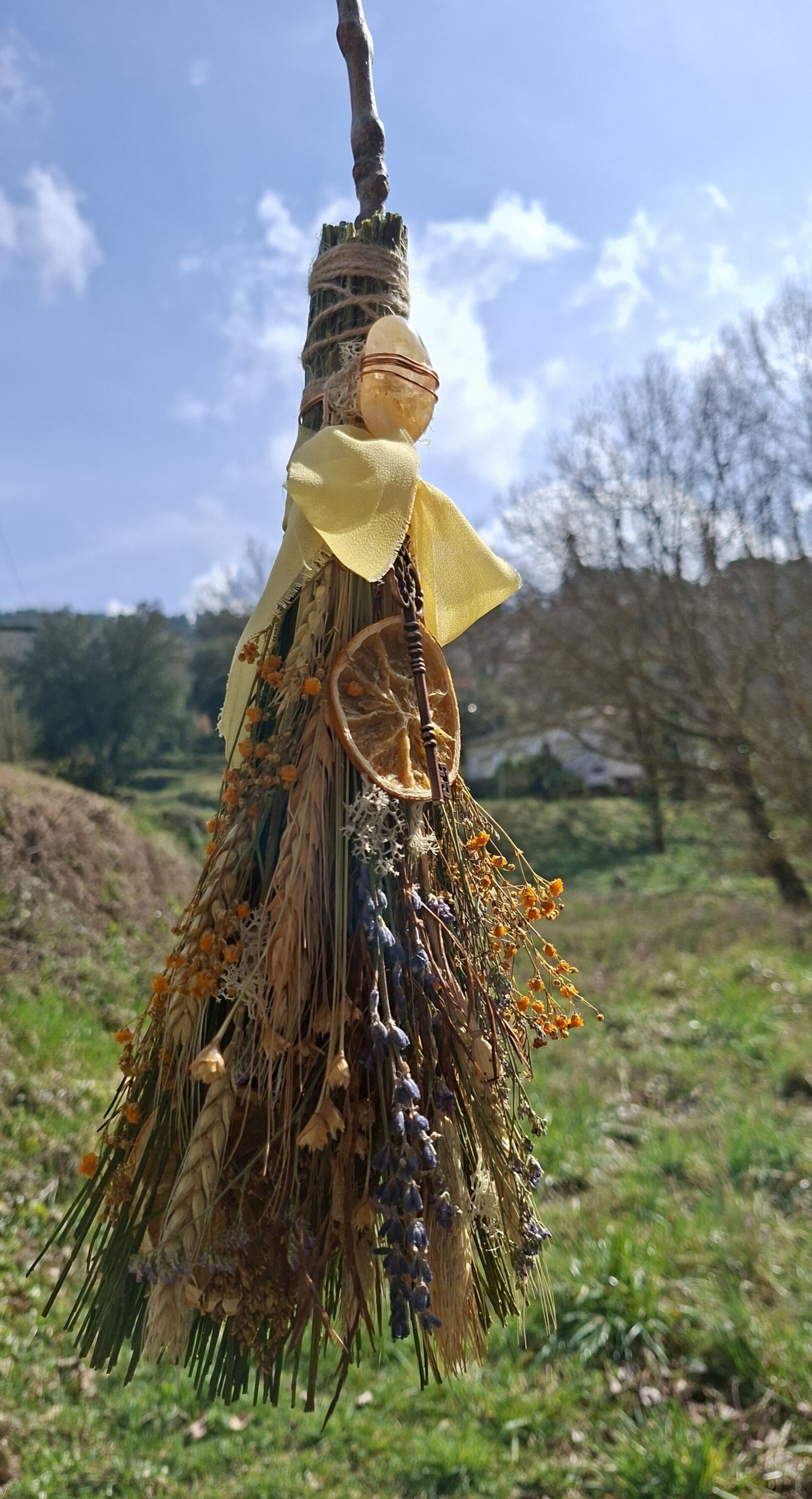 Escoba Luz Cálida - 2