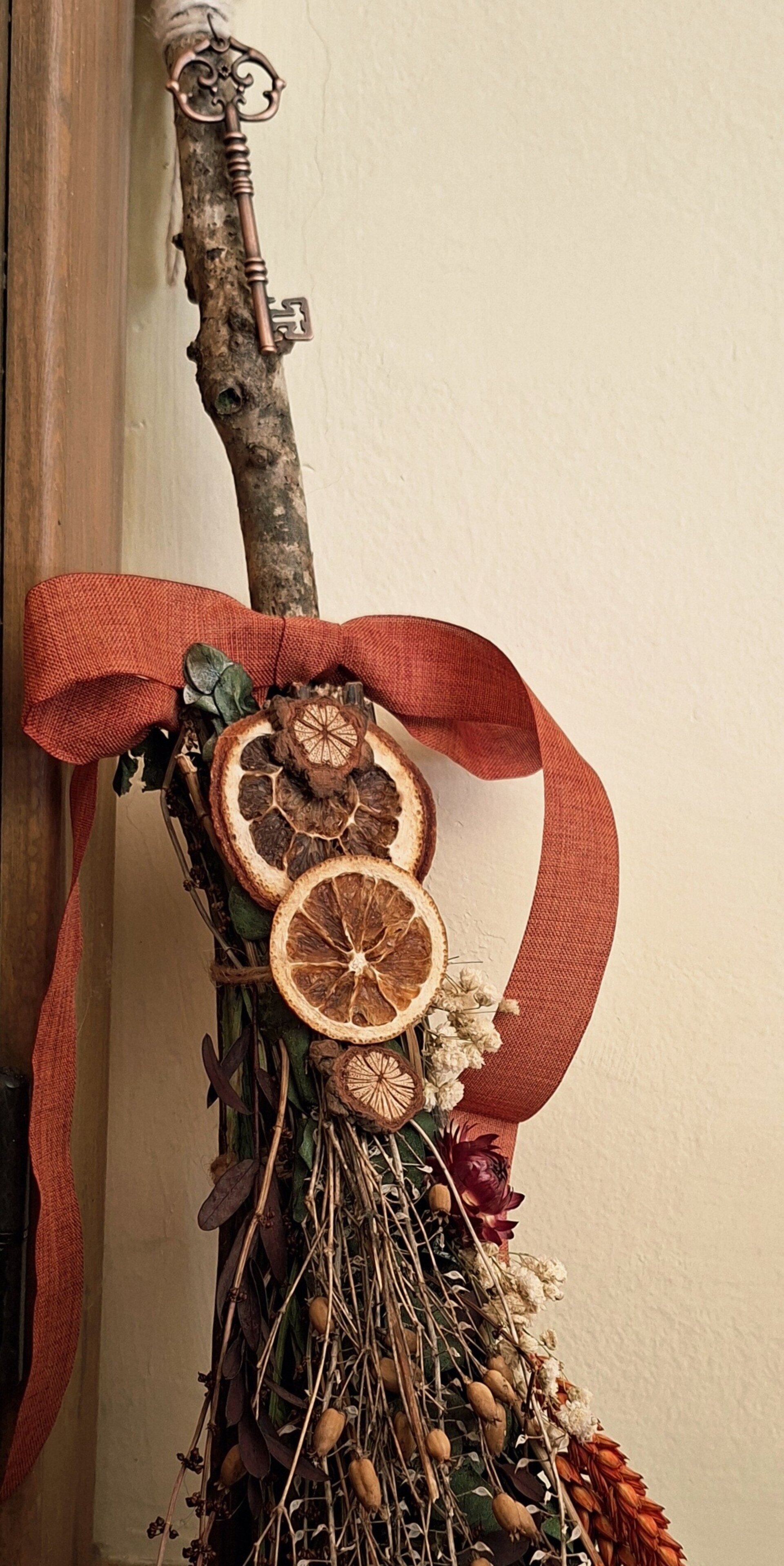 Escoba decorativa grande rústica - 2